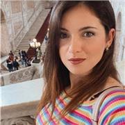 Insegnante di Lettere, impartisce lezioni private di latino e delle materie umanistiche